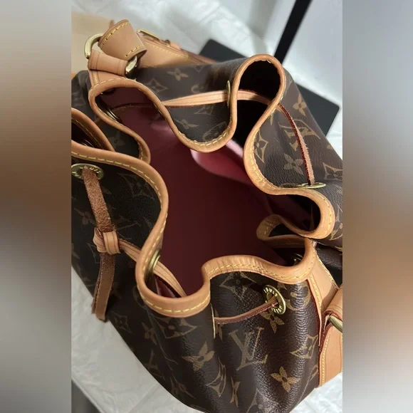 LIKE NEW CONDITION GORGEOUS AUTHENTIC LOUIS VUITTON PETITE NOE | FREE PINK LINER - Picture 11 of 15